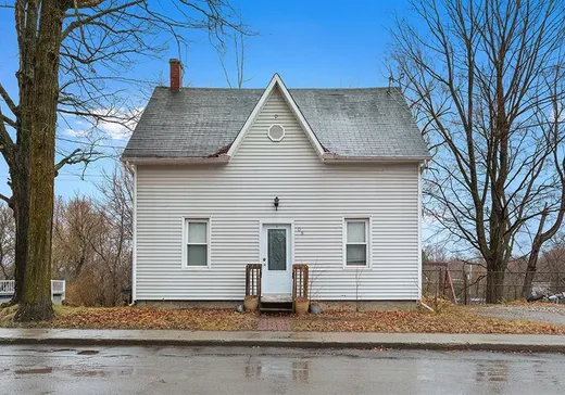 Two or more stories for sale - 8 Rue Bristol, Quyon, J0X2V0