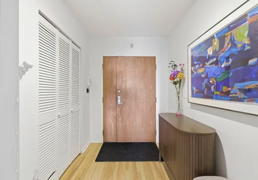 Condo à vendre - 215 Boul. St-Laurent, Ville-Marie, H2Y 3T9