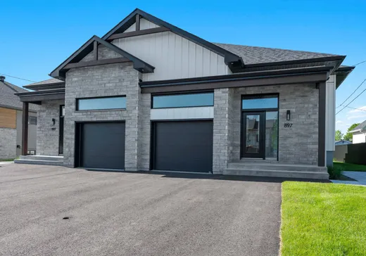 Two or more stories for sale - 985 Rue du Verbe-Divin, Granby, J2J0W1