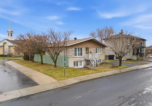 Maison à vendre - 15 Rue Lapointe, Longueuil, J4G 1H2