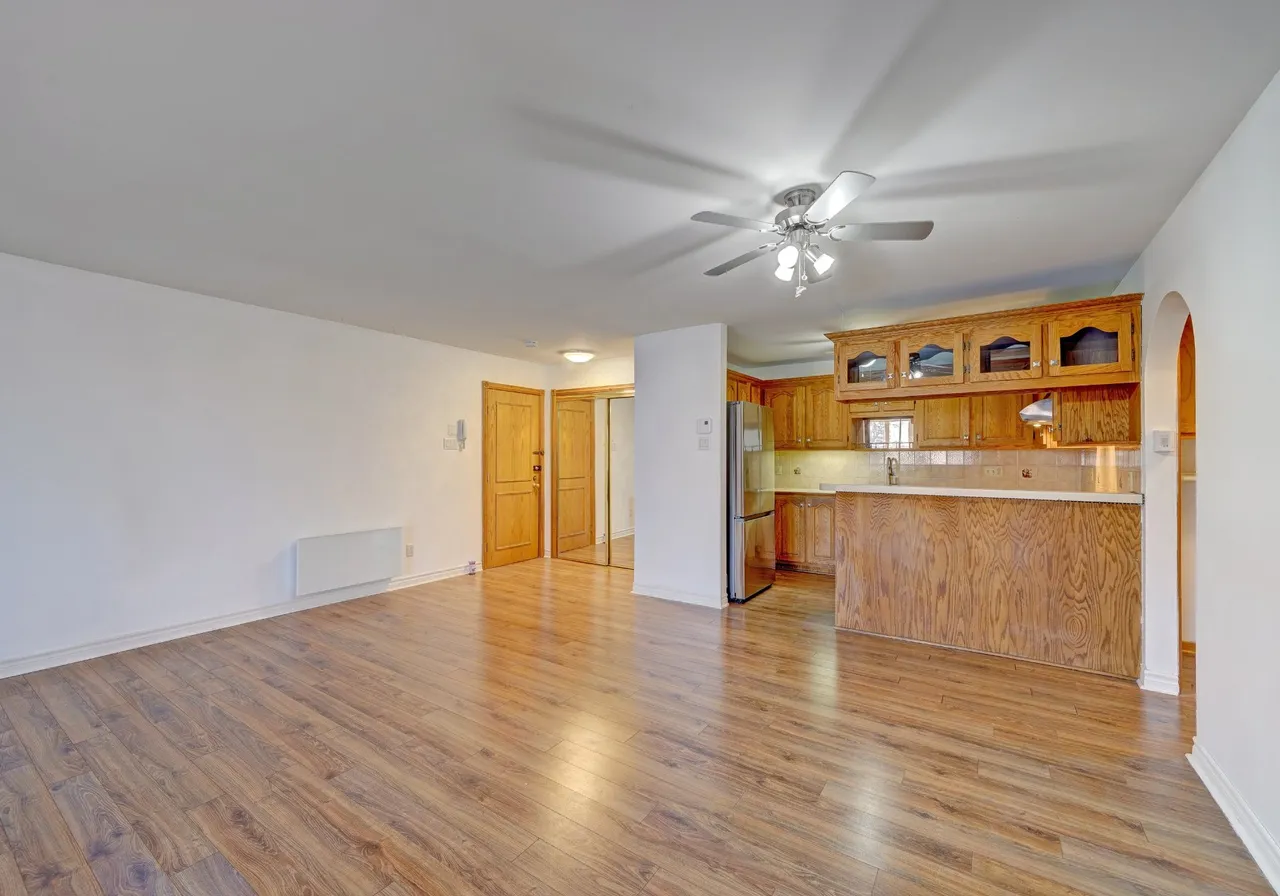 665 Rue St-Charles O. 102 — photo 3