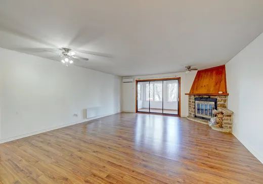 Condo for sale - 665 Rue St-Charles O. 102, Longueuil, J4H 4B4