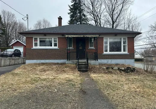 Maison à vendre - 611 Av. St-Georges, Sainte-Marie, G6E 1P3