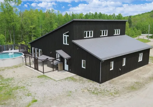 Two or more stories for sale - 322 Ch. des Quatre-Fourches, Mont-Laurier, J0W1H0