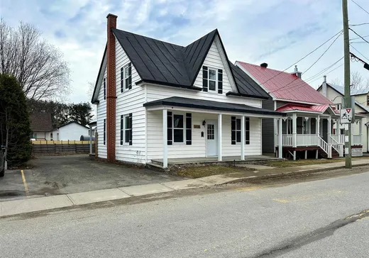 Un étage et demi à vendre - 31 Rue Principale, Pierreville, J0G1J0