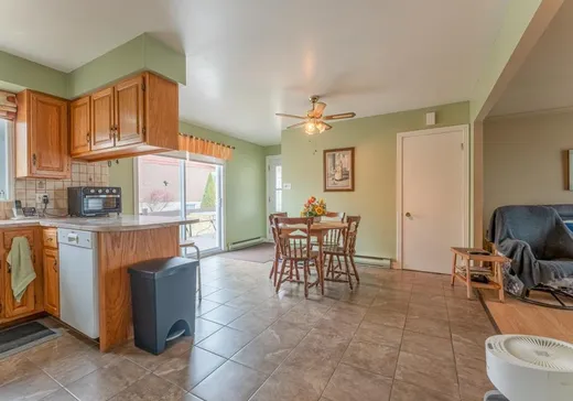 House for sale - 6 Rue Desharnais, Warwick, J0A 1M0