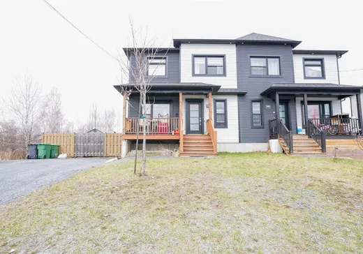 Maison à étages à vendre - 345 Rue du Vent-du-Nord, Fleurimont, J1H0K8