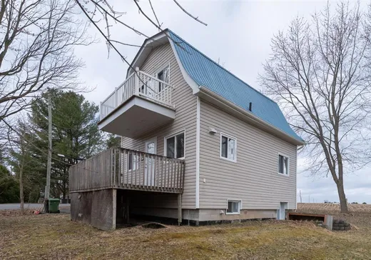 Maison à étages à vendre - 806-811 Route Therrien, Sainte-Clotilde-de-Horton, J0A1H0