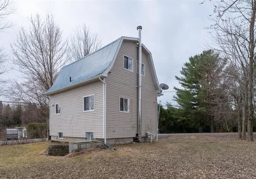 Maison à vendre - 806-811 Route Therrien, Sainte-Clotilde-de-Horton, J0A 1H0