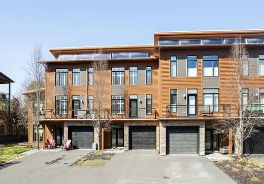 Maison à étages à vendre - 97 Av. de l'Hôtel-de-Ville, Bromont, J2L0N1