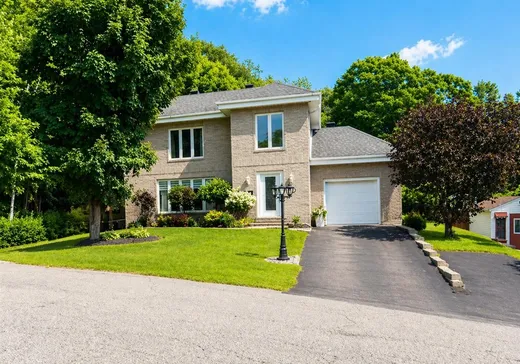 Two or more stories for sale - 498 Rue Costello, Buckingham, J8L1Y3