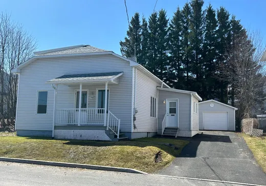 Two or more stories for sale - 260 Rue St-Jean-Baptiste, Asbestos, J1T2C2