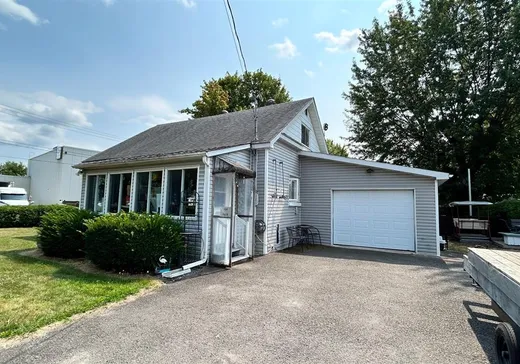 Maison à étages à vendre - 104 Rue Foch, Granby, J2G6B3