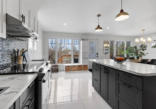 Bungalow à vendre - 424 Rue Armand-Chainey, Ste-Catherine-De-Hatley, J0B1W0