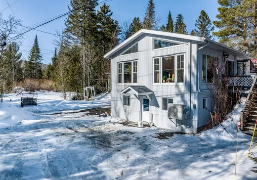 Two or more stories for sale - 1018 Ch. des Pionniers, St-Mathieu-Du-Parc, G0X1N0