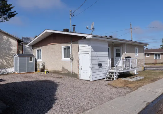 Maison à vendre - 532 Rue Desormeaux, Mont-Laurier, J9L 1E5