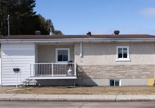 Maison à vendre - 532 Rue Desormeaux, Mont-Laurier, J9L 1E5