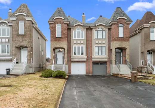 Maison à étages à vendre - 3310 Boul. Pie-IX, Laval (Duvernay), H7E5K8