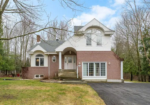 Two or more stories for sale - 115 Rue Deslandes, Granby, J2H2K6