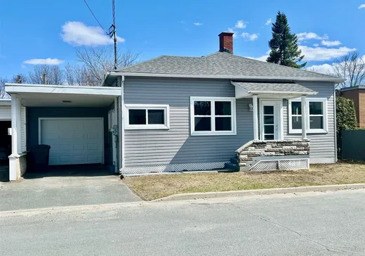Bungalow for sale - 132 Rue Bergeron, Val des Sources, J1T3E1