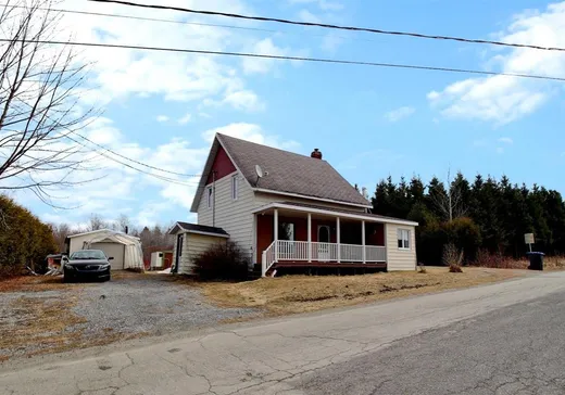 Un étage et demi à vendre - 66 Rue des Loisirs, Témiscouata-sur-le-Lac, G0L2B0