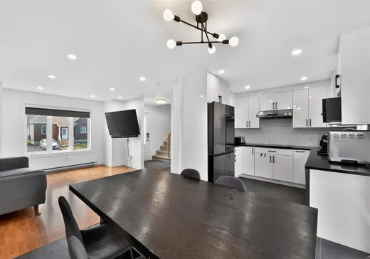 Maison à vendre - 235 Rue Laurier, L'Île-Perrot, J7V 7X1
