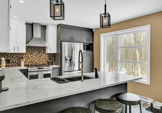 House for sale - 154 Ch. du Roi, St-Hippolyte, J8A 0B7