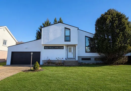 Two or more stories for sale - 144 Rue Laurier, Lachute, J8H4J7