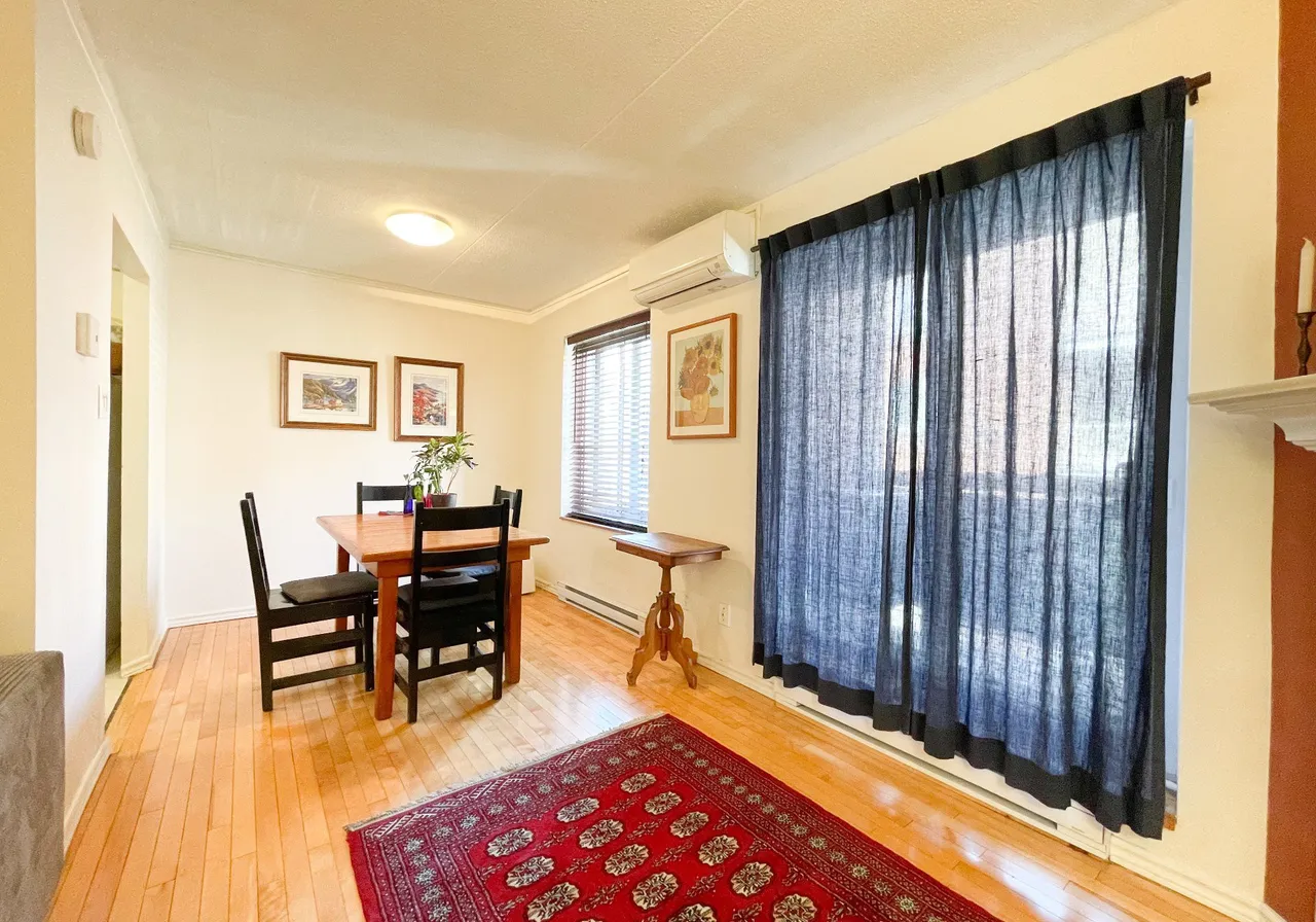 276 Av. du Mont-Royal E. — photo 2
