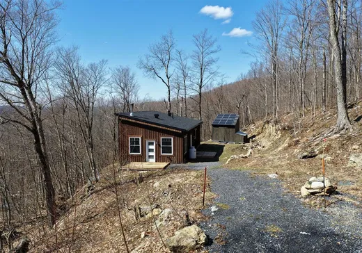 Maison à vendre - 11 Rue Picotte, Bolton-Est, J0E 1G0