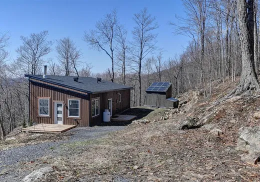 Maison à vendre - 11 Rue Picotte, Bolton-Est, J0E 1G0