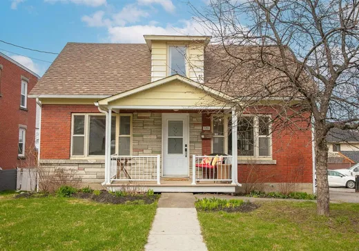 Un étage et demi à vendre - 1351 Rue Massé, Sherbrooke, J1H2V5