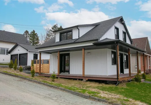 Maison à étages à vendre - 248 Rue Bilodeau, East Angus, J0B1R0