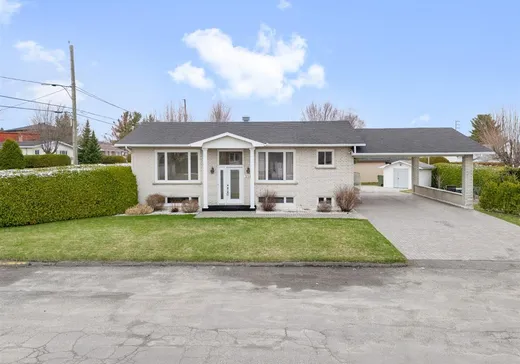 Bungalow à vendre - 221 Rue Armand, Magog, J1X4M1