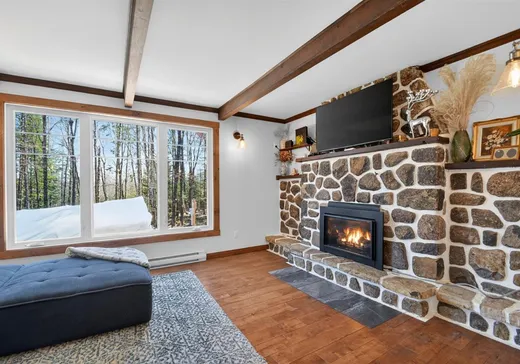 Maison à vendre - 806 Ch. Tamaracouta, Saint-Sauveur, J0R 1A0