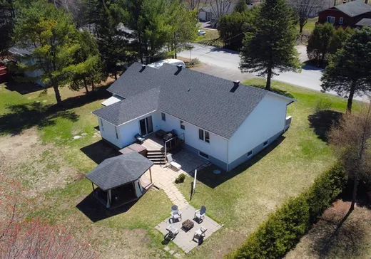 Maison à vendre - 2105 Ch. Ste-Élisabeth, Saint-Lazare, J7T 2E9