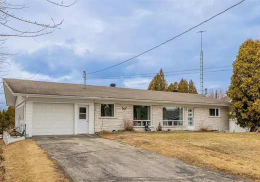 Bungalow à vendre - 285 Rue Dufresne, Saint-Marc-des-Carrières, G0A4B0