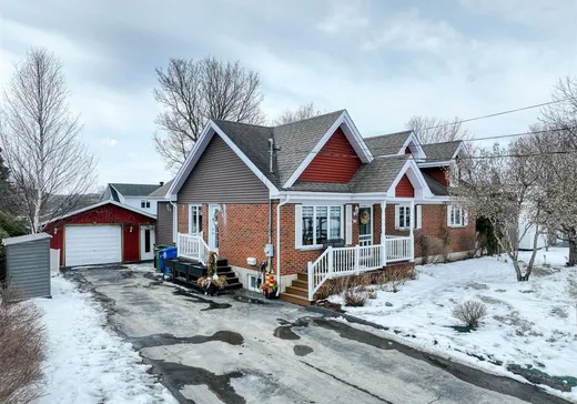 Bungalow à vendre - 766 Rue Boudreau, Black-Lake, G6H1E7