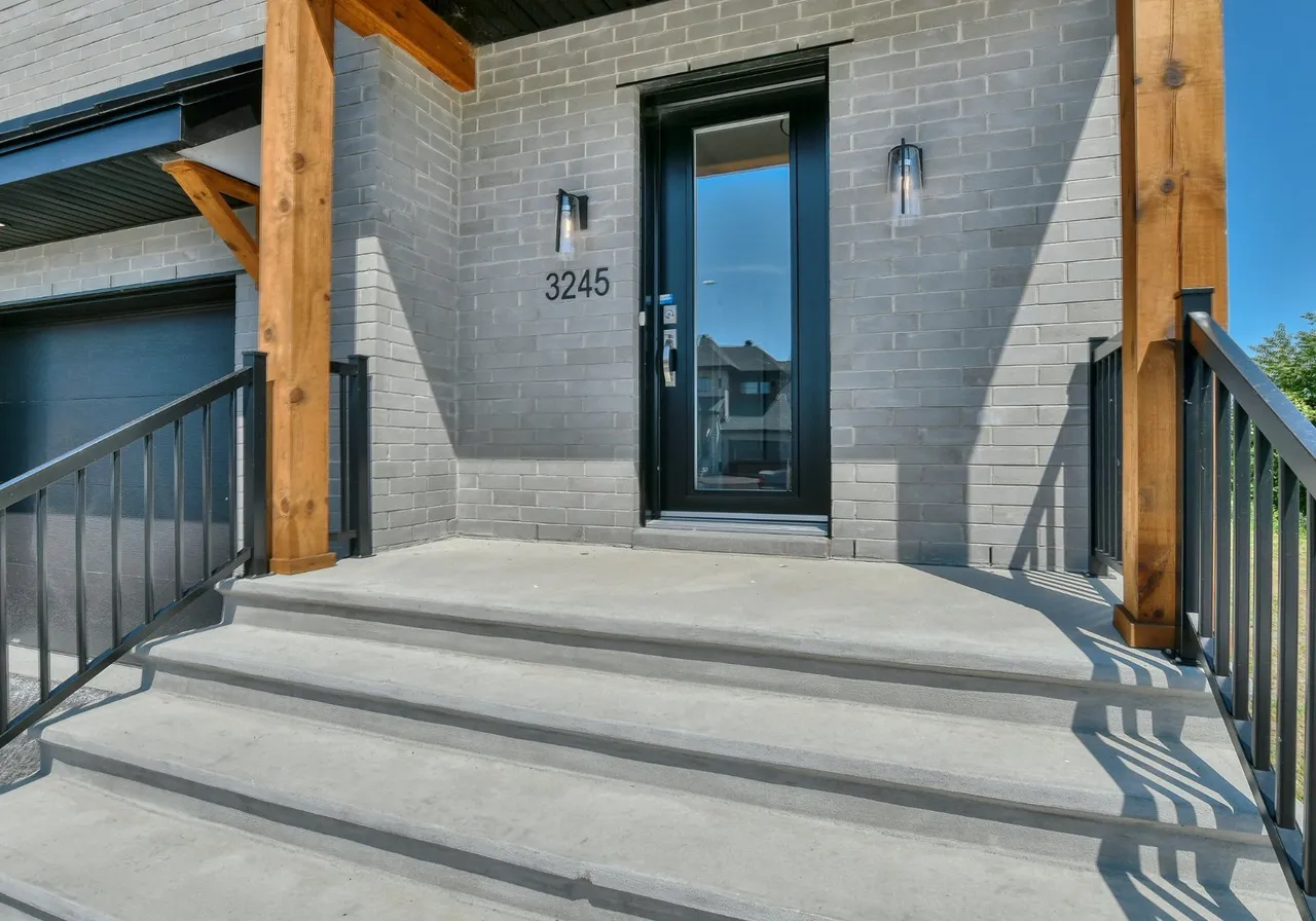 3245 Rue Laurin — photo 2