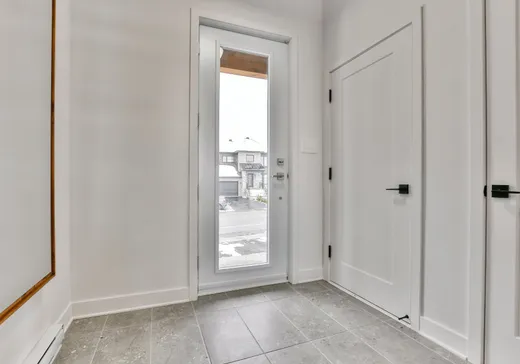 Maison à vendre - 3245 Rue Laurin, Sainte-Marthe-sur-le-Lac, J0N 1P0