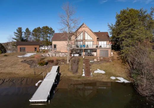 Maison à vendre - 188 Ch. de la Presqu'île, Lac-Saint-Paul, J0W 1K0