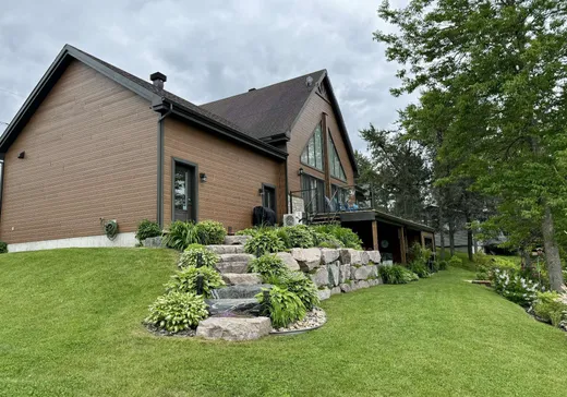 Maison à vendre - 188 Ch. de la Presqu'île, Lac-Saint-Paul, J0W 1K0