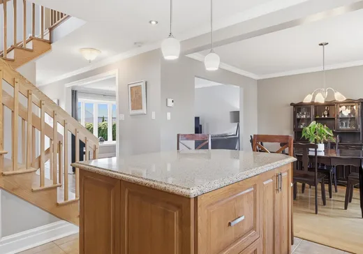 Maison à vendre - 5781 Av. Trudeau, St-Hubert, J3Y 6L9