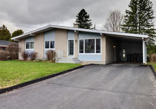 Two or more stories for sale - 15 Rue Doyon, Chibougamau, G8P1Z8