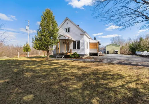 Un étage et demi à vendre - 32Z 2e Rang, Wotton, J0A1N0