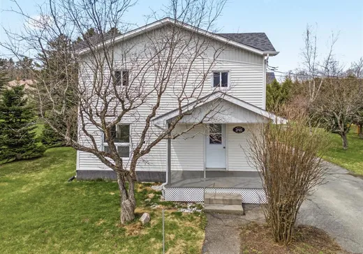 Maison à étages à vendre - 345 Rue de l'Église, Dixville, J0B1P0