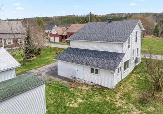 Maison à vendre - 345 Rue de l'Église, Dixville, J0B 1P0