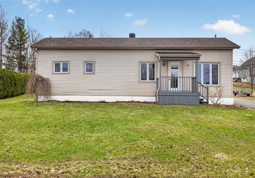 Maison à vendre - 7 Rue Perreault, Warwick, J0A 1M0