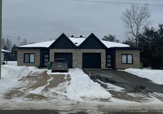 Two or more stories for sale - 38-A Rue Bélanger, Montpellier, J0V1V0