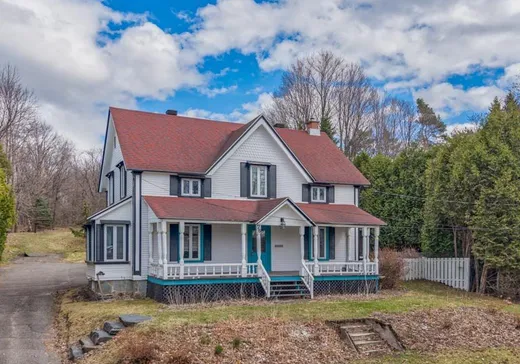 Two or more stories for sale - 76 Rue du Carmel, Danville, J0A1A0